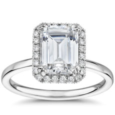 Bague de fiançailles simple de Blue Nile Studio avec diamant taille émeraude et halo en platine(1/6 carat, poids total)